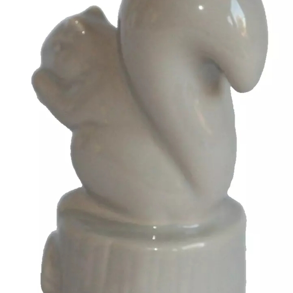 Porcelain squirrel pie vent - Picture 3 of 3